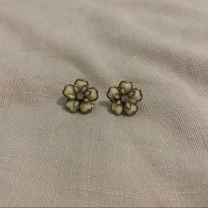 Flower earrings.
